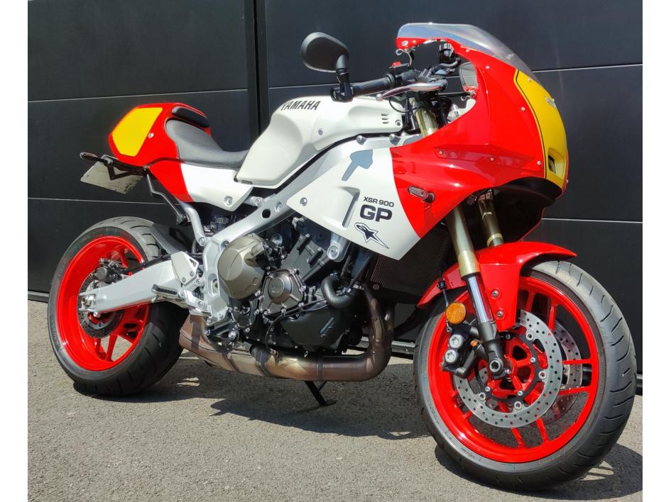 YAMAHA XSR 900 GP 2024