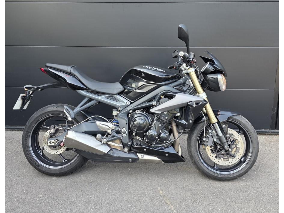 TRIUMPH STREET TRIPLE 675