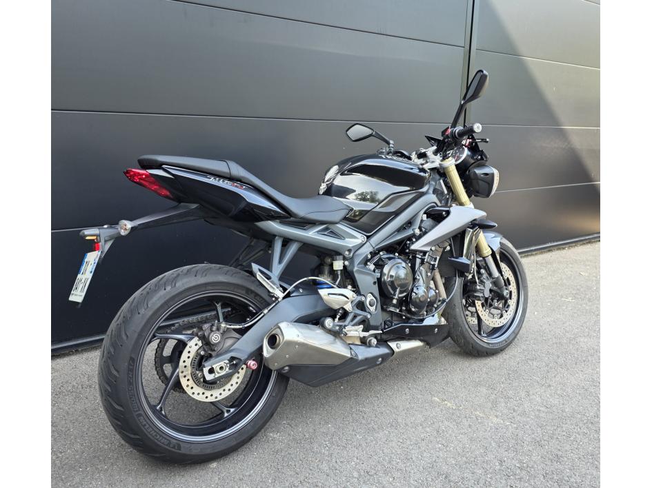 TRIUMPH STREET TRIPLE 675