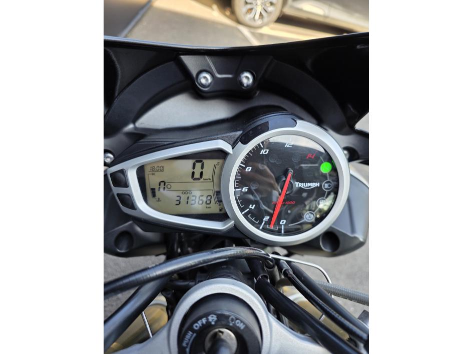 TRIUMPH STREET TRIPLE 675