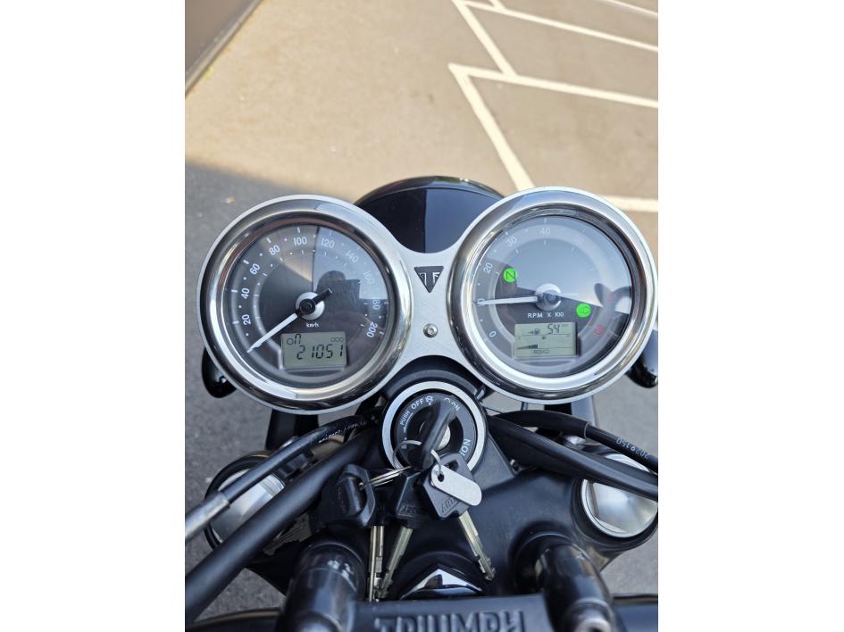 TRIUMPH Bonneville T120 Black