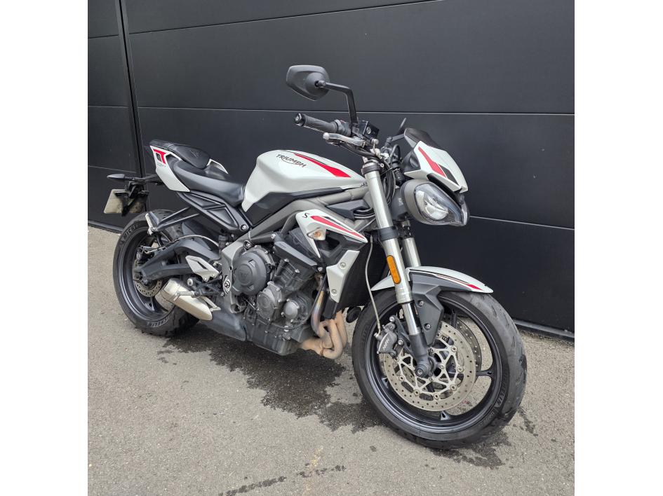TRIUMPH STREET TRIPLE 660 S A2