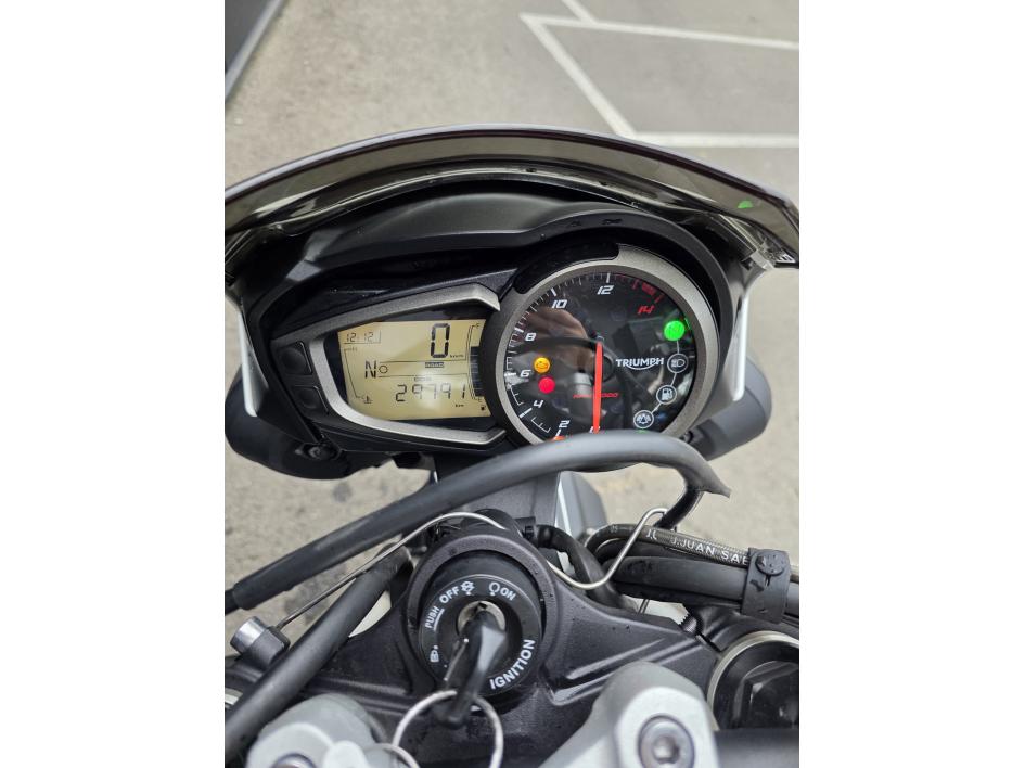 TRIUMPH STREET TRIPLE 660 S A2