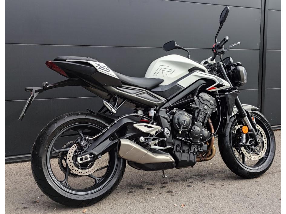 TRIUMPH STREET TRIPLE 765 R