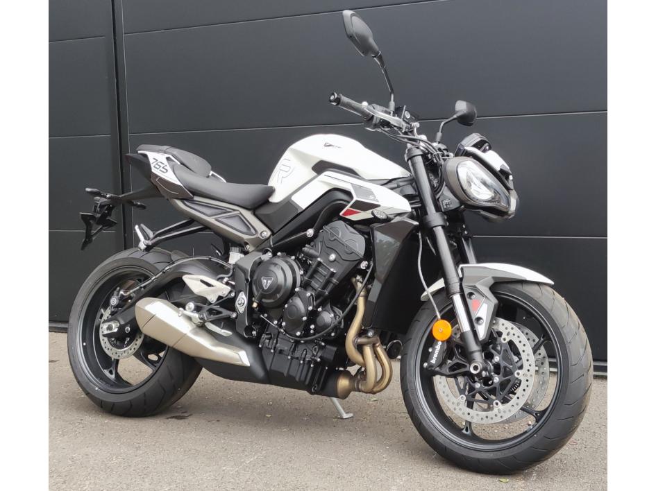 TRIUMPH STREET TRIPLE 765 R 2025